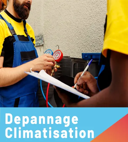 Dépannage de climatisation dans le Var : technicien inspectant une unité.